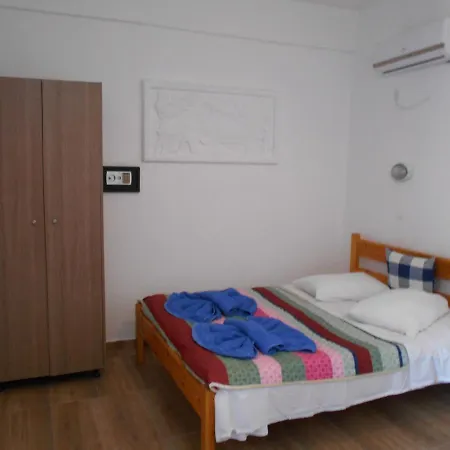 Kapetanios Apartament Perissa (Santorini)